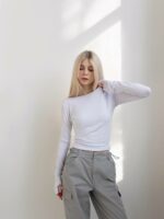Женская Белая Кофта - Базовый Лонгслив с Вырезом для Большого Пальца