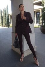 Женский Удлиненный Шоколадный Пиджак Стенли с Вырезами на Талии