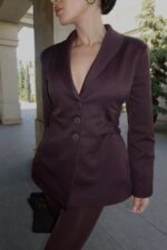 Женский Удлиненный Шоколадный Пиджак Стенли с Вырезами на Талии