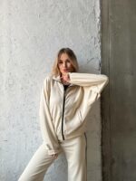 Женский Свободный Бежевый Костюм на Змейке с Широкими Штанами с Кантом