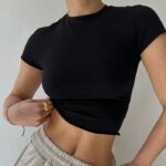 Женская Облегающая Черная Футболка - Укороченная с Короткими Рукавами