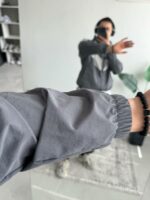 Мужской Графитовый Спортивный Костюм Плащевка на Молнии и Зятяжках - Свободного Кроя с Белыми Лампасами