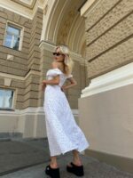 Женское Летнее Белое Платье Миди в Горошек с Разрезом и Открытым Декольте на Завязках