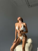 Женский Раздельный Молочный Купальник Шторки на Завязках с Объемными Цветами