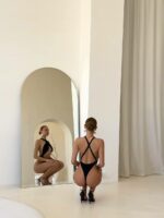 Женский Сдельный Черный Купальник с Переплетом и Открытой Спиной