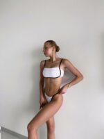 Женский Раздельный Белый Купальник с Контрастной Окантовкой