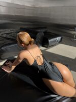 Женский Сдельный Черный Купальник на Тонких Бретелях с Глубоким Вырезом