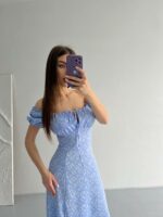 Женское Летнее Голубое Платье Миди с Цветочным Принтом и Разрезом на Ноге