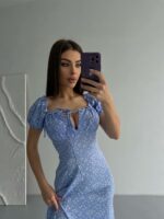 Женское Летнее Голубое Платье Миди с Цветочным Принтом и Разрезом на Ноге