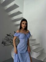 Женское Летнее Голубое Платье Миди с Цветочным Принтом и Разрезом на Ноге