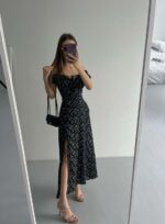 Женское Летнее Черное Платье Миди с Цветочным Принтом и Разрезом на Ноге