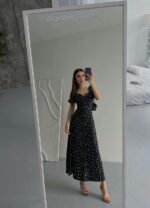 Женское Длинное Летнее Черное Платье в Белый Цветочек с Фигурным Вырезом Декольте