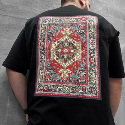 Мужская Черная Футболка Оверсайз Кулир с Принтом Красный Ковер на Спине