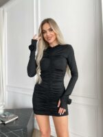 Женское Облегающее Черное Платье Мини с Драпировкой и Акцентными Объемными Цветами на Рукавах