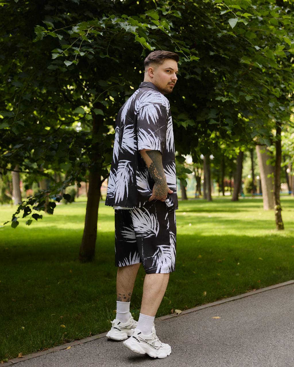 photo_2025-06-17_10-45-00 (2) Мужской Летний Черный Комплект Рубашка Шорты Оверсайз в Принт Листья