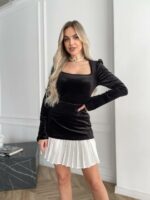 Женское Бархатное Черное Платье с Белым Подъюбником Плиссе и Квадратным Вырезом Декольте