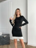 Женское Облегающее Трикотажное Черное Платье с Белыми Рюшами Внизу