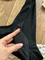 Женский Раздельный Черный Купальник с Драпировкой и Золотистым Украшением Солнце