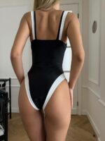 Женский Сдельный Черный Купальник с Белой Окантовкой и Вырезом на Груди