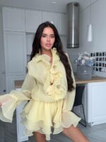 Женское Воздушное Объемное Желтое Платье Мини с Рюшами и Цветами