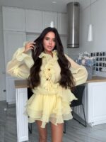 Женское Воздушное Объемное Желтое Платье Мини с Рюшами и Цветами