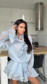 Женское Воздушное Объемное Голубое Платье Мини с Рюшами и Цветами