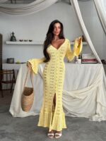 Женское Длинное Ажурное Желтое Платье на Пуговицах с Глубоким Вырезом и Рукавами Клеш