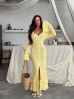 Женское Длинное Ажурное Желтое Платье на Пуговицах с Глубоким Вырезом и Рукавами Клеш