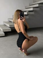 Женский Сдельный Черный Купальник с Глубоким Вырезом и Вставкой из Сеточки