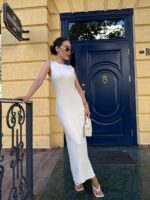 Женское Длинное Белое Платье Макси без Рукавов у Фактурную Полоску