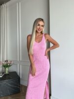 Женское Летнее Розовое Платье - Длинное из Фактурной Ткани с Разрезом Сбоку