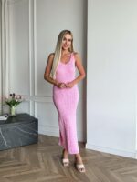 Женское Летнее Розовое Платье - Длинное из Фактурной Ткани с Разрезом Сбоку