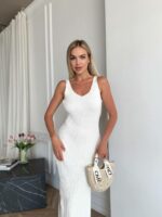 Женское Летнее Белое Платье - Длинное из Фактурной Ткани с Разрезом Сбоку