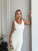 Женское Летнее Белое Платье - Длинное из Фактурной Ткани с Разрезом Сбоку