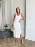 Женское Летнее Белое Платье - Длинное из Фактурной Ткани с Разрезом Сбоку