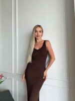 Женское Летнее Коричневое Платье - Длинное из Фактурной Ткани с Разрезом Сбоку