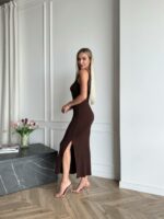Женское Летнее Коричневое Платье - Длинное из Фактурной Ткани с Разрезом Сбоку