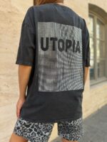 Женская Графитовая Футболка Варенка Оверсайз со Стразами на Спине