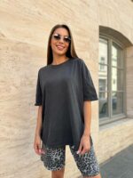 Женская Графитовая Футболка Варенка Оверсайз со Стразами на Спине