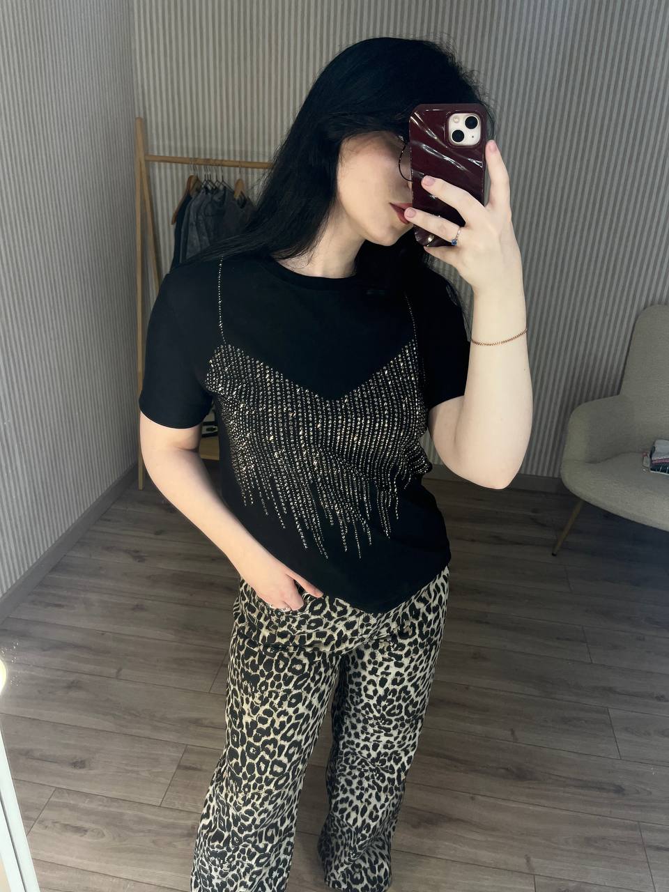 photo_2025-07-22_09-37-41 Женская Черная Футболка Свободного Кроя со Стразами Имитирующие Топ