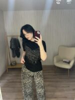 Женская Черная Футболка Свободного Кроя со Стразами Имитирующие Топ