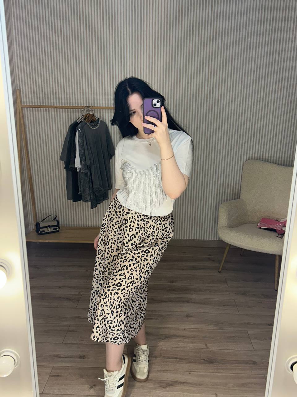 photo_2025-07-22_09-38-02 Женская Белая Футболка Свободного Кроя со Стразами Имитирующие Топ