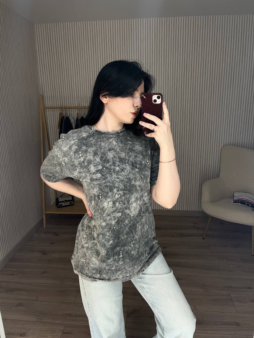 photo_2025-07-22_10-44-57 Женская Серая Футболка Варенка Свободного Кроя с Камнями Стразами