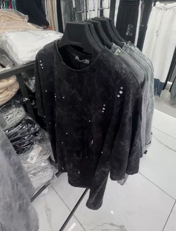 photo_2025-07-22_10-45-27 Женская Графитовая Футболка Варенка Свободного Кроя с Камнями Стразами