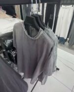 Женская Серая Футболка Варенка Свободного Кроя с Камушками на Воротнике