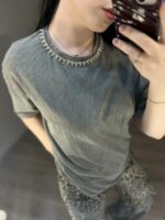 Женская Серая Футболка Варенка Свободного Кроя с Камушками на Воротнике