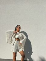 Женский Летний Пляжный Вязаный Белый Костюм Свободного Кроя с Широкими Рукавами (Кофта + Шорты)