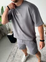 Мужской Темно-Серый Летний Костюм Футболка Шорты Свободного Кроя с Необработанными Краями