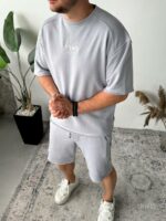 Мужской Серый Летний Костюм Футболка Шорты Свободного Кроя с Необработанными Краями