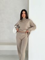 Женский Трикотажный Бежевый Костюм Двойка Оверсайз с Кантом - Свитер Свободного Кроя + Широкие Штаны